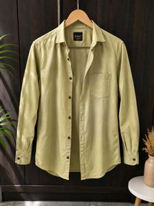 Men's Light Green Button-Up Shirt