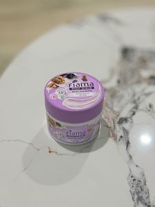 Fiama Body Scrub with Niacinamide