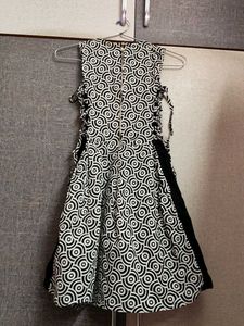 Chic Black &amp; White Geometric Dress