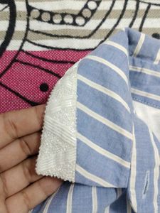 Very comfortable blue shirt with embroidery