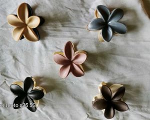 Cute Flower Hair Claw clips