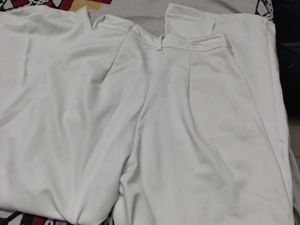 decent white pants littlebox. 🫶🫶