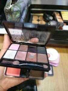 Eyeshadow Palette with Blush