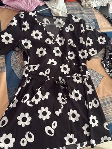 Daisy Print Wrap Top