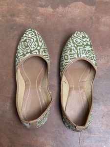 Ethnic Printed Juttis – Size 12 (EU 40)