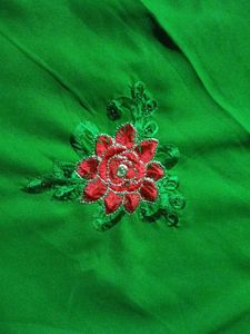Green 💚 Colour Rose 🌹 Design Unstitched Suit.