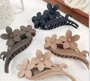 Flower Claw Hair Clips