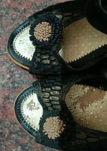 Stylish Black Sandals with Flower Detail