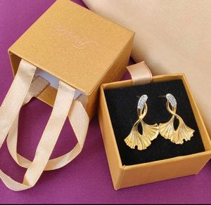 Earrings studs golden