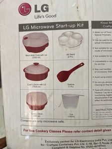 Microwave idli Crisper &amp; Warmer