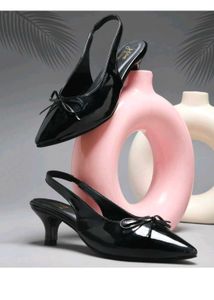 Chic Black Slingback Heels