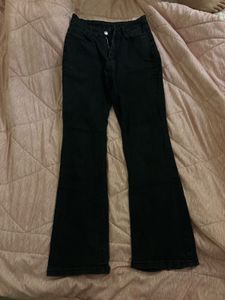 Trendy Flare jeans + FREE cute clips🎁