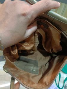 Stylish Croc-Embossed Shoulder Bag