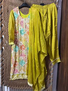 Elegant Traditional Pakistani Dress