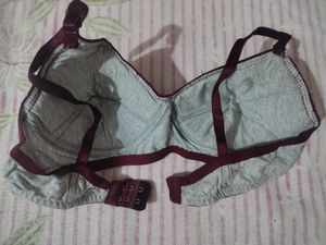 Comfortable Grey &amp; Maroon Padded Bra 28B