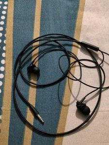 Black Wired Earphones