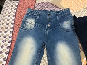 Trendy High-Waist Jeans &amp; Aloha Tee
