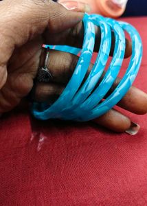 Set of 5 Blue &amp; White Patterned Bangles