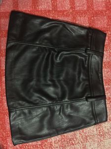 Chic Black Faux Leather Mini Skirt(H&amp;M)