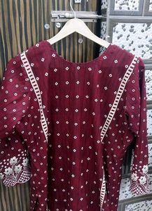 Elegant Maroon Embroidered Kurta Set🫀