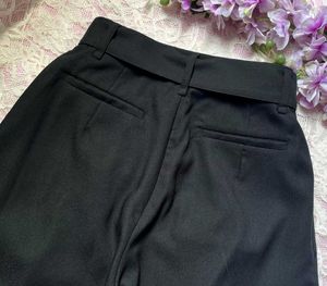 Chic Black Wide-Leg Belted Pants