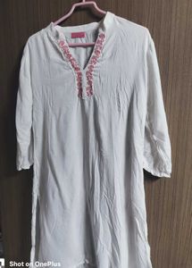 Off-white kurta with pink embroidery.y