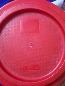 Red N White Used Plastic Casserole - 1000 ML