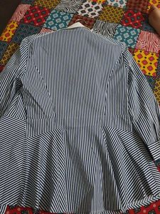 Chic Striped Button-Up Blouse with Lace Collar
