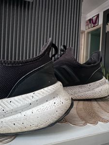 Adidas cloudfoam shoe UK09