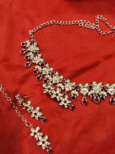 Elegant Red &amp; Silver Tone Necklace