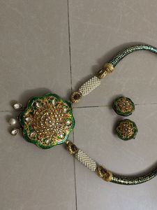 Meenakshi moti Kundan set