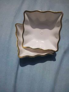 Set of 4 Elegant White &amp; Gold Square Bowls