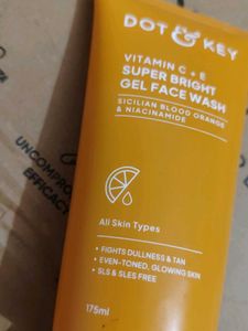 Dot &amp; Key Vitamin C+E Face Wash