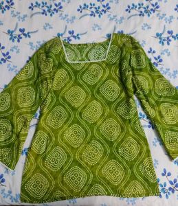 Green Bandhani Printed y2k kurti