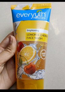 Everyuth Naturals Brightening Lemon & Cherry Face