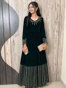 Elegant Emerald Green Velvet Gown