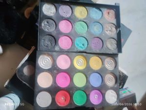 Multi-color Eyeshadow Palette