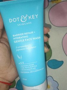 Dot &amp; Key Gentle Face Wash
