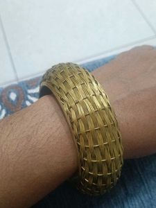 Elegant Gold-Tone Bangle Bracelet