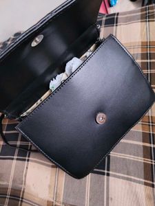 beautiful black sling bag 😍