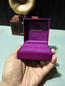 Caratlane ring  Box