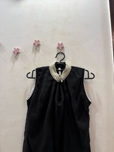 Black Pearl Collar Sleeveless Top