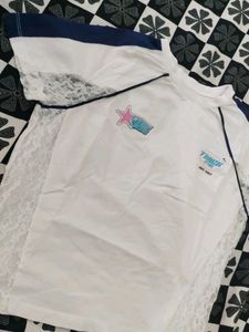 Salee!!White T-shirt with Lace Detail