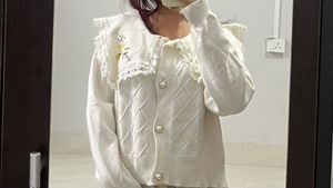 Floral Embroidered Collar Knit Cardigan