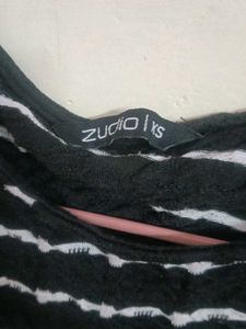 crop black &amp; white printed striped top