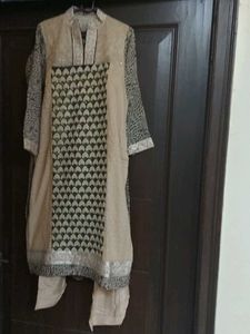 Elegant Embroidered Kurta with Plain Salwar