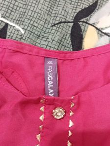 Elegant Pink Kurta with Delicate Detailing