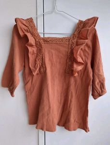 Lace ruffled top