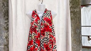 I. Stylish Sleeveless Red Floral Print Vest