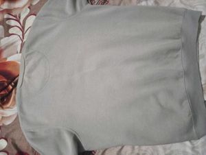 Grey Levi's warm T-shirt